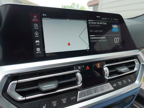 Used 2022 BMW M4 Competition w/ M Carbon Exterior Package RWD image 17