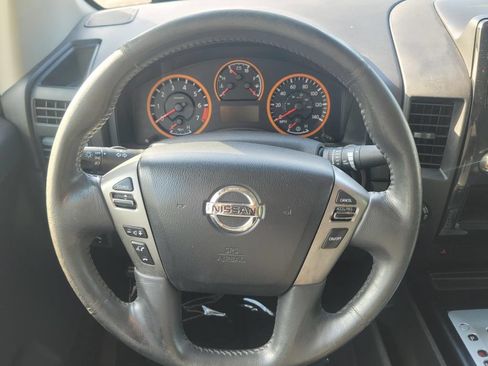 Used 2014 Nissan Titan 4x4 Crew Cab image 18