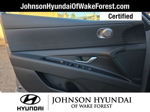 Certified 2023 Hyundai Elantra SEL w/ Preferred Accessory Package image 32