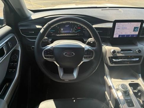 Used 2024 Ford Explorer XLT w/ Equipment Group 202A RWD image 18