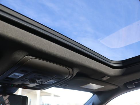 Used 2022 GMC Yukon SLT w/ SLT Premium Package image 27