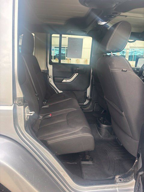Used 2014 Jeep Wrangler Unlimited Sahara w/ Max Tow Package AWD/4WD image 12