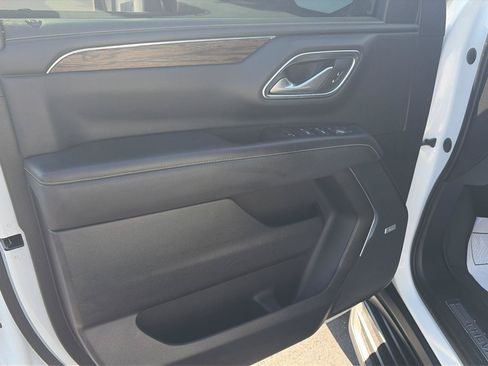 Used 2022 Chevrolet Suburban Premier AWD/4WD image 9