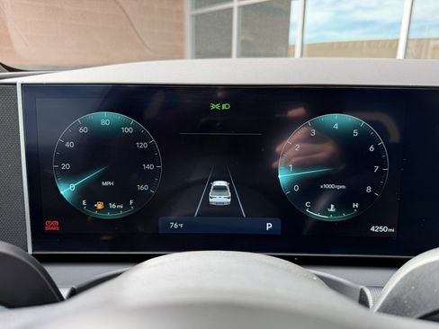 Used 2025 Hyundai Santa Cruz SEL image 17