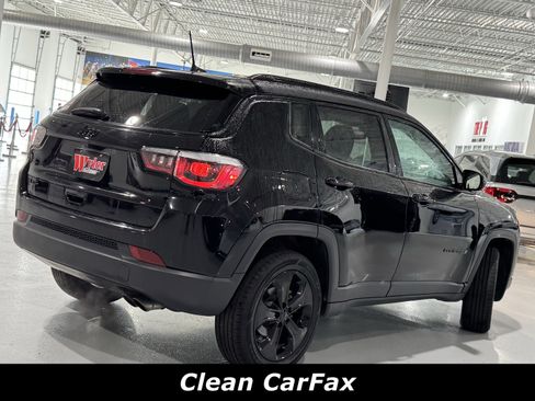 Used 2021 Jeep Compass Latitude image 3