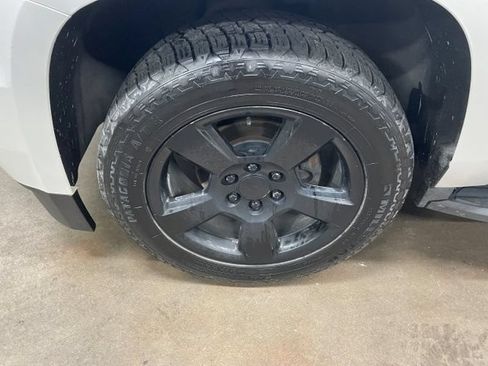 Used 2016 Chevrolet Suburban LT AWD/4WD image 4