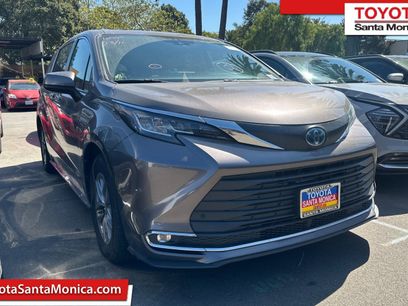 Used 2022 Toyota Sienna XLE