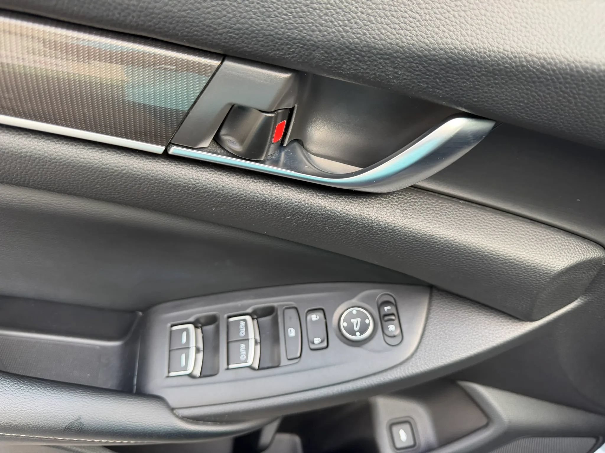 Used 2018 Honda Accord Sport image 13