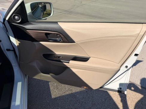 Used 2017 Honda Accord EX-L image 17