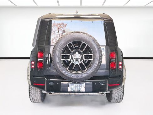 Used 2024 Land Rover Defender 110 X-Dynamic SE AWD/4WD image 5
