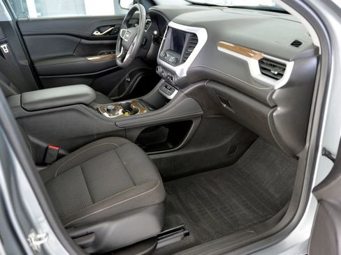 Used 2023 GMC Acadia SLE w/ Driver Convenience Package image 32