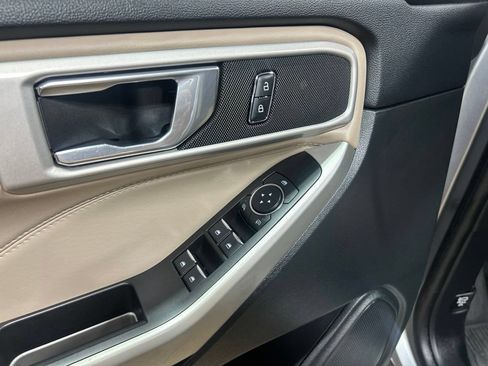 Used 2022 Ford Explorer XLT w/ Equipment Group 202A AWD/4WD image 27