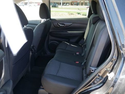 Used 2020 Nissan Rogue SV FWD image 23
