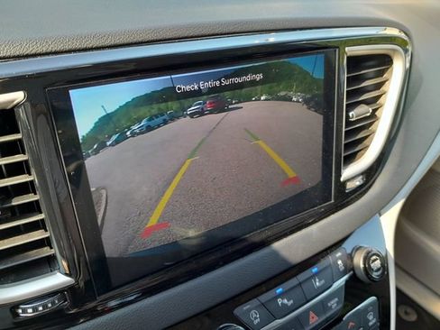 Used 2023 Chrysler Pacifica Touring-L FWD image 22