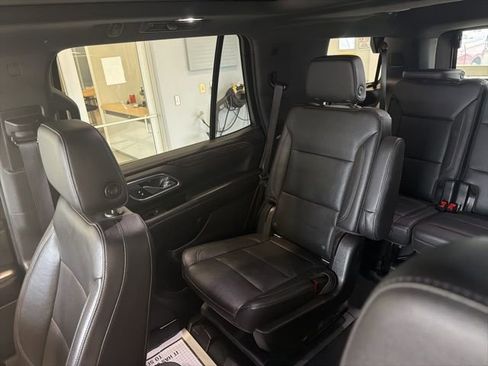 Used 2021 Chevrolet Tahoe LT w/ LT Signature Package image 18