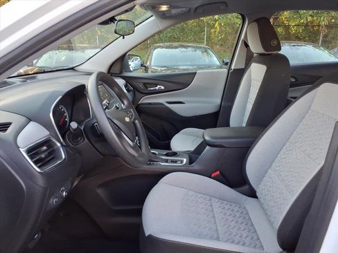 Used 2022 Chevrolet Equinox LS image 13