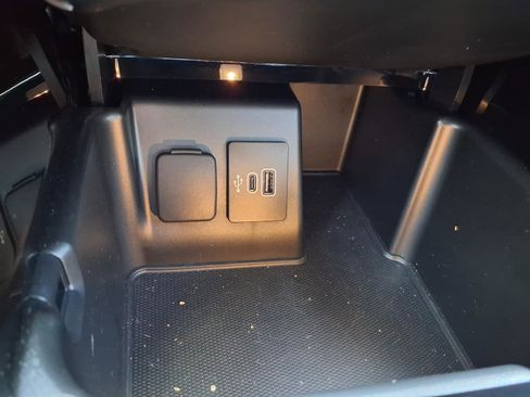 Used 2025 Ford Explorer Platinum w/ Ultimate Package image 7