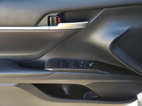 Used 2022 Toyota Camry LE image 10