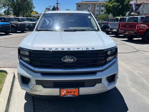 Used 2025 Ford Expedition Platinum AWD/4WD image 4