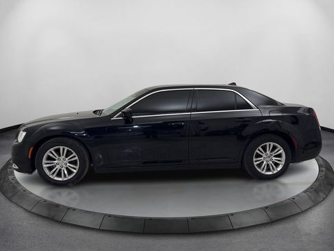 Used 2018 Chrysler 300 Touring w/ Driver Convenience Group RWD image 9