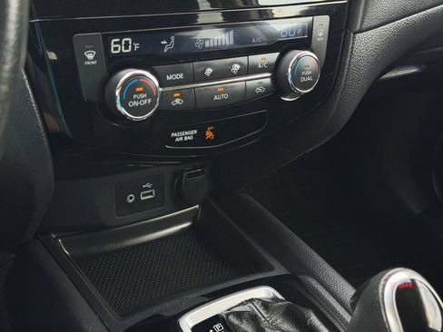 Used 2019 Nissan Rogue SV AWD/4WD image 25