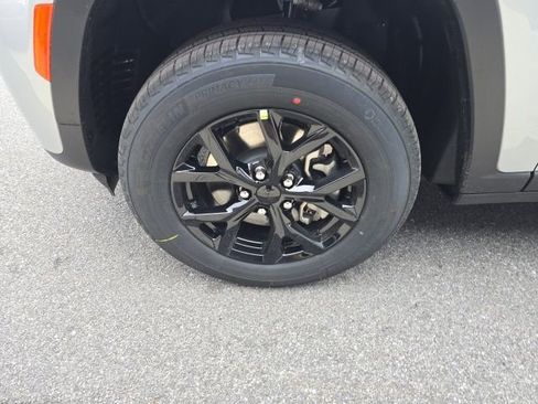 New 2026 Jeep Grand Cherokee L 4WD image 8