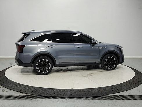 Used 2025 Kia Sorento EX FWD image 9