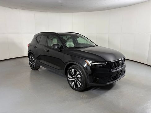Used 2024 Volvo XC40 B5 Plus w/ Climate Package AWD/4WD image 46