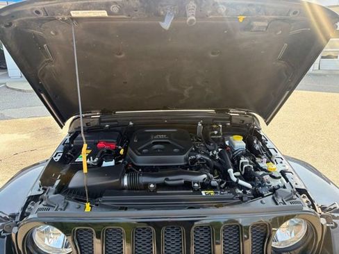 Used 2020 Jeep Wrangler Unlimited Sahara AWD/4WD image 9