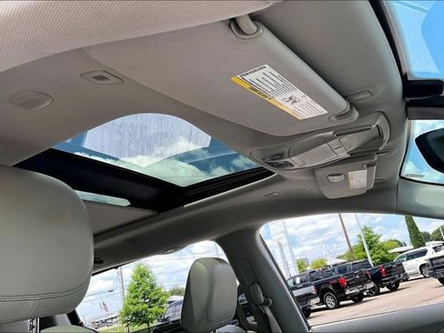 Used 2018 Chrysler Pacifica Limited FWD image 22