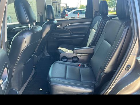Used 2018 Toyota Highlander Limited AWD/4WD image 11