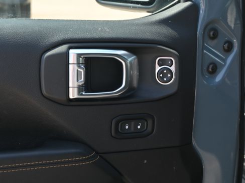 Used 2025 Jeep Wrangler Sahara w/ Safety Group image 29