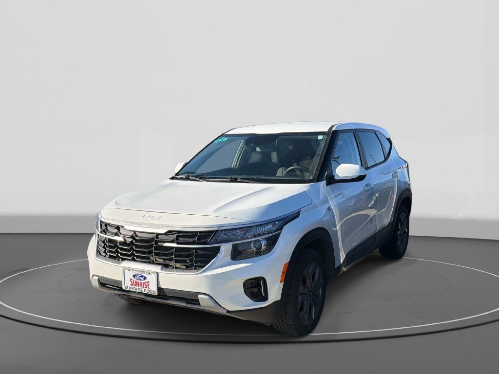 Used 2025 Kia Seltos LX AWD/4WD image 1
