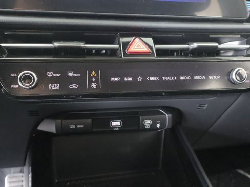 Used 2024 Kia Niro SX Touring FWD image 14