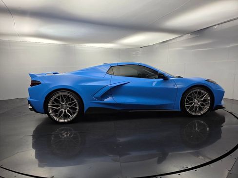 Used 2023 Chevrolet Corvette Stingray Premium Conv w/ Z51 Performance Package RWD image 11