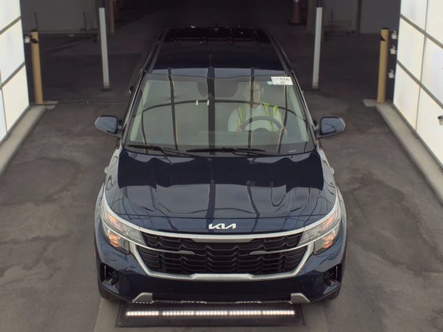 Used 2026 Kia Seltos LX FWD image 2