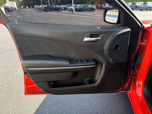 Used 2019 Dodge Charger SXT RWD image 17