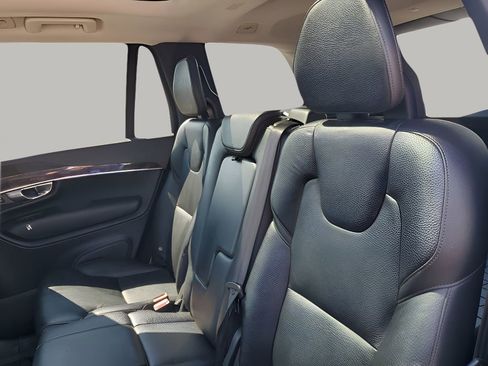 Used 2017 Volvo XC90 T5 Momentum w/ Vision Package image 18