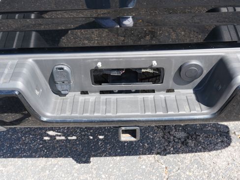 Used 2022 Chevrolet Colorado LT w/ LT Convenience Package AWD/4WD image 9