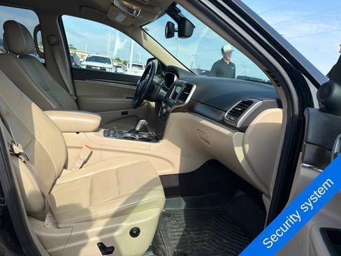Used 2018 Jeep Grand Cherokee Limited AWD/4WD image 11