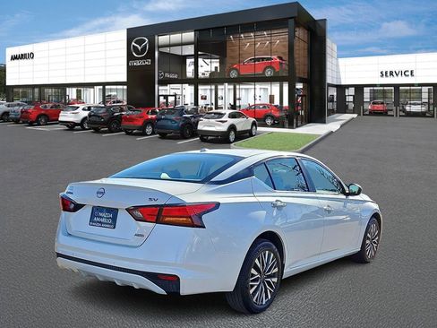 Used 2024 Nissan Altima 2.5 SV image 4