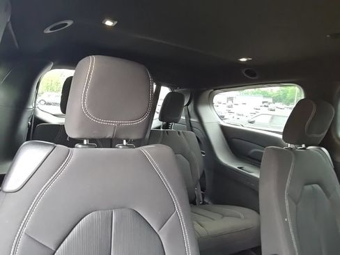 Used 2019 Chrysler Pacifica Touring Plus w/ S Appearance Package FWD image 33