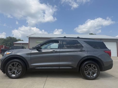 Used 2024 Ford Explorer XLT w/ Equipment Group 202A AWD/4WD image 4