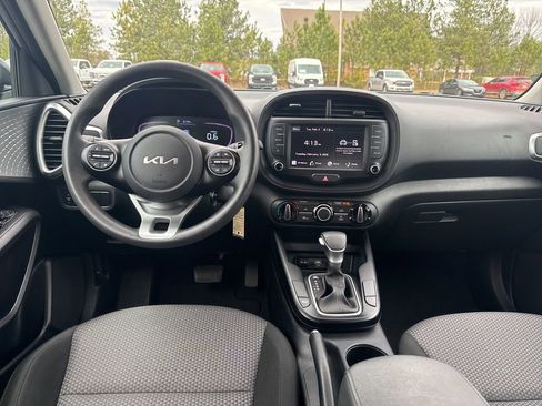 Used 2024 Kia Soul LX w/ Option Group 015 image 3