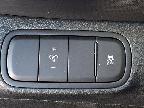 Used 2024 Hyundai Venue SEL image 25