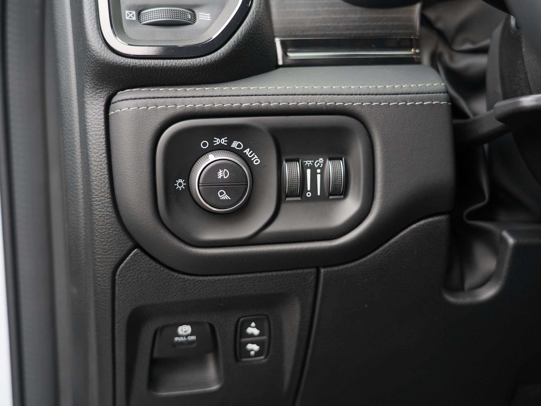 Used 2024 RAM 1500 Limited AWD/4WD image 18