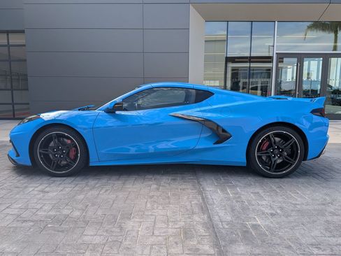 Used 2022 Chevrolet Corvette Stingray Premium Cpe w/ Z51 Performance Package RWD image 3