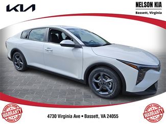 New 2025 Kia K4 LXS image 1