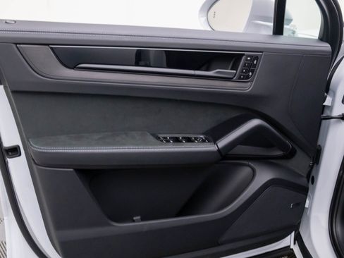 New 2026 Porsche Cayenne GTS image 14