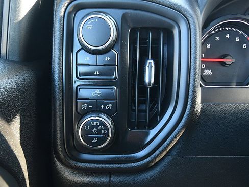 Used 2022 Chevrolet Silverado 2500 Custom w/ Custom Value Package image 19